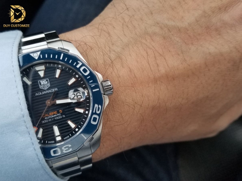 Trải nghiệm hài lòng với chiếc đồng hồ TAG Heuer Aquaracer Calibre 5 siêu giả.